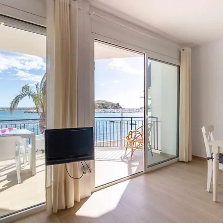 Apartment Port De 29 Con Vistas Al Mar Llanca